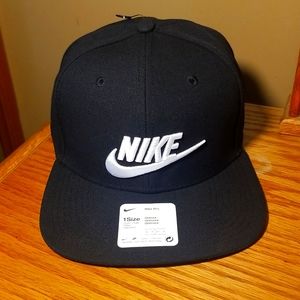 NIKE SNAPBACK HAT